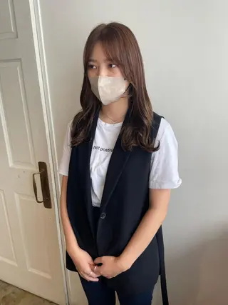 セミロング カラー MIOベージュカラー 柔らかいカラーのヘアスタイル