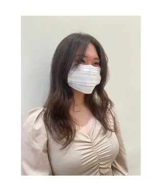 カラー 新嵩 真理のヘアスタイル