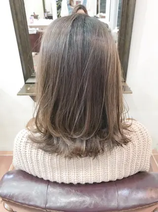 ミディアム 大澤 唯のヘアスタイル