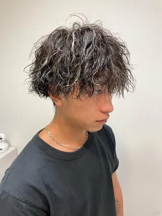ショート カラー パーマ メンズ メンズパーマのプロ 川野翔太のヘアスタイル