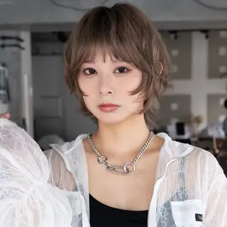 ショート ウルフ/レイヤー/ ブリーチカラーのヘアスタイル
