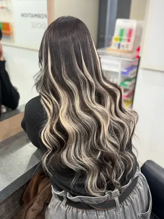 ロング RIEブリーチ& エクステ特化型のヘアスタイル