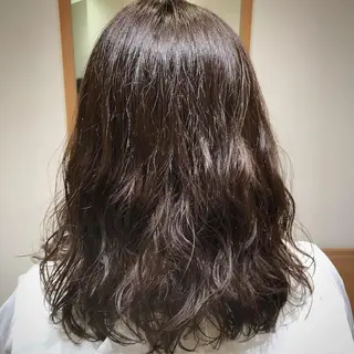 セミロング ARMONY秋山輝也 コテ巻き風パーマ特化のヘアスタイル