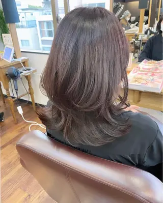 ミディアム レイヤーカット、 大人可愛い　中村美羅のヘアスタイル