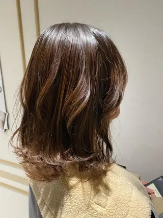 ミディアム カラー 芝田 望優のヘアスタイル