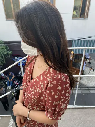 セミロング バタフライレイヤー/ ニシトモユキのヘアスタイル