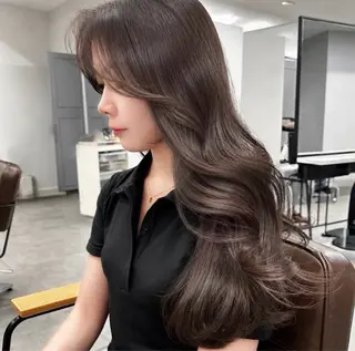 ロング カラー 山﨑 優衣のヘアスタイル