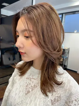 ミディアム レイヤーカット、 大人可愛い　中村美羅のヘアスタイル