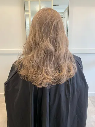 ロング カラー 石井 彩乃のヘアスタイル
