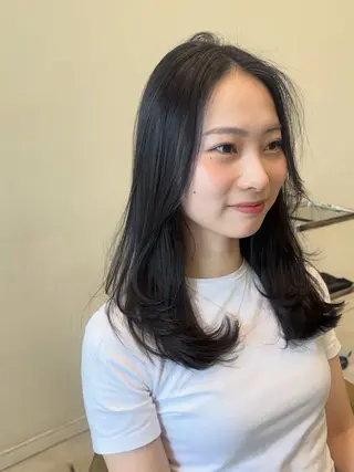 セミロング 垢抜け小顔レイヤー オリーブ/スミレのヘアスタイル