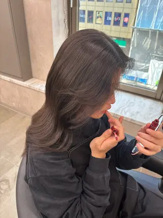 ロング カラー 抜け感レイヤー︴ ニュアンスカラーのヘアスタイル