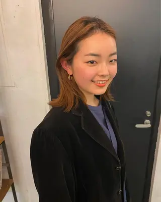 ミディアム カラー 中谷 友莉花のヘアスタイル