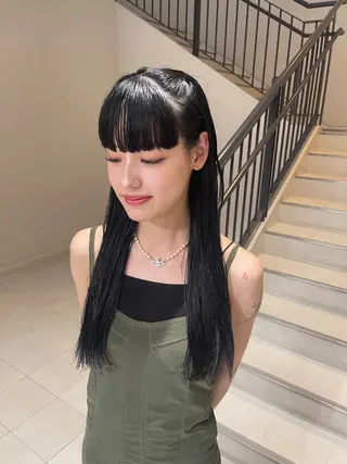 ロング ミワ ハナのヘアスタイル