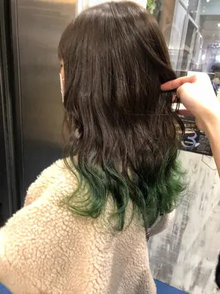 カラー white.梅田 デザインカラー🦄のヘアスタイル