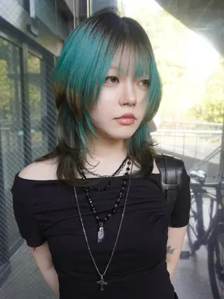 ミディアム 愛瑠奈 erunaのヘアスタイル