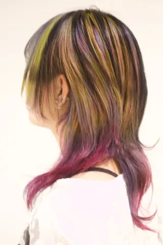 セミロング カラー 派手髪デザイン なかむらるか🐬💞のヘアスタイル