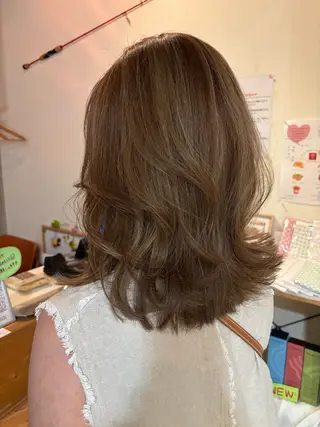 ミディアム カラー 安村 葵稀のヘアスタイル
