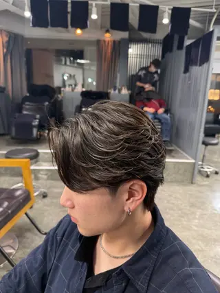パーマ メンズ 梅田/センターパート 山下学偉のヘアスタイル