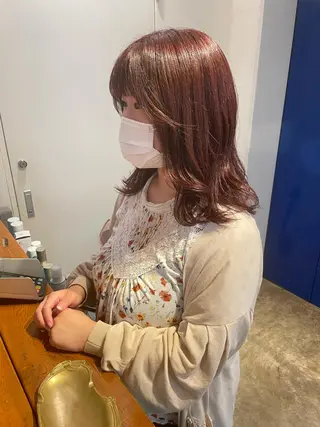 ミディアム カラー MIOベージュカラー 柔らかいカラーのヘアスタイル