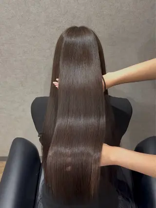 ロング 阪急箕面駅 艶カラー/縮毛矯正のヘアスタイル