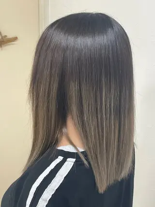 ミディアム ☁️MIZUKI ☁️明るい白髪染めのヘアスタイル
