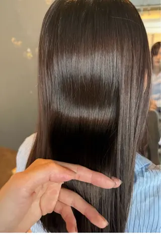 セミロング カラー newi銀座オオクラ ホユギのヘアスタイル