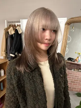 セミロング 縮毛矯正/暖色カラー ピンクベージュのヘアスタイル