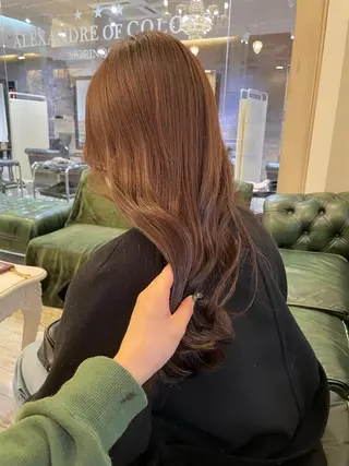 ロング 山岸 朱里のヘアスタイル