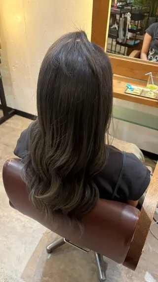 カラー rino / auraのヘアスタイル