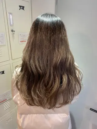 ロング FERIA池田 石田較貴のヘアスタイル
