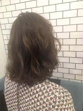 ミディアム パーマ ハイトーンブリーチ 土坂 由志【京都】のヘアスタイル