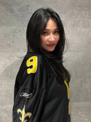 セミロング カラー FOX 新菜のヘアスタイル