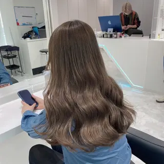 ロング カラー ラベンダー💜 グレージュ🩶のヘアスタイル