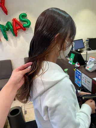 カラー 桑田 新菜のヘアスタイル