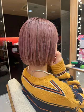ショート カラー ヘアアレンジ サナ🌱 切りっぱなしボブのヘアスタイル