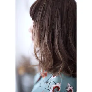 ミディアム カラー fio マナミのヘアスタイル