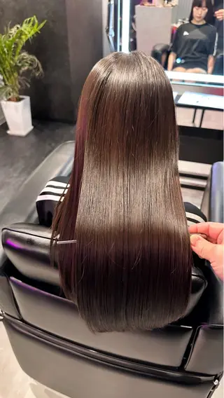 ロング TAKAMI 髪と爪を同時に施術のネイルデザイン