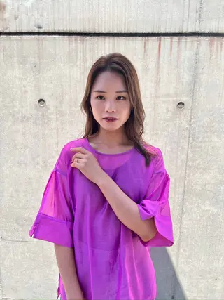ミディアム カラー 松坂 真衣のヘアスタイル