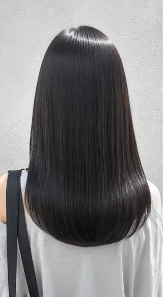 セミロング 中津No.1髪質改善 店長✨透ける暗髪のヘアスタイル