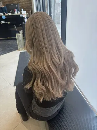 ミディアム 山岸 朱里のヘアスタイル