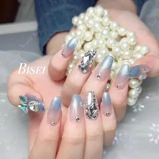 ネイル 🦋 Queenieのネイルデザイン