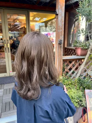 セミロング カラー 黒滝 真歩のヘアスタイル