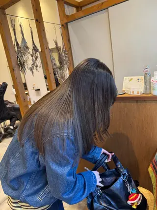 ロング カラー ENIF 大島 芽生のヘアスタイル