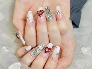 ネイル 🦋 Queenieのネイルデザイン
