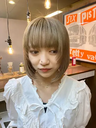 ショート カラー パーマ ヘアアレンジ デザインカラー/ボブ ブリーチカラー/ユリのヘアスタイル