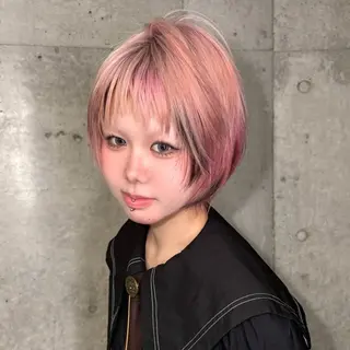 ショート YUI/ ハイトーン デザインカラーのヘアスタイル