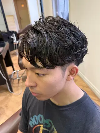 ショート パーマ メンズ 溝口 槙里也のヘアスタイル
