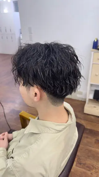 メンズ シャドウパーマ 曲がる縮毛矯正のヘアスタイル