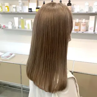 ロング カラー wakana/ 柔らかベージュカラーのヘアスタイル