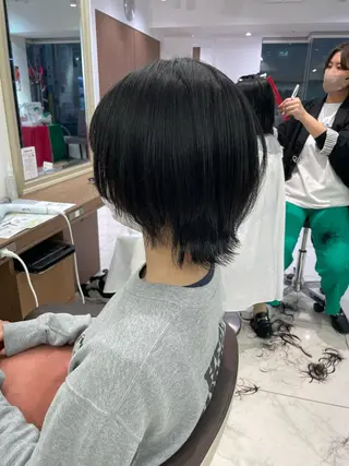 ミディアム 渡部凌我 小顔ウルフ ハイトーンカラーのヘアスタイル